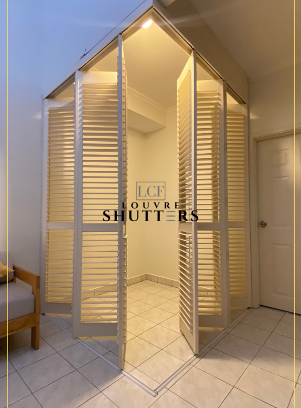 Folding door shutter At L-shape - Tracking system